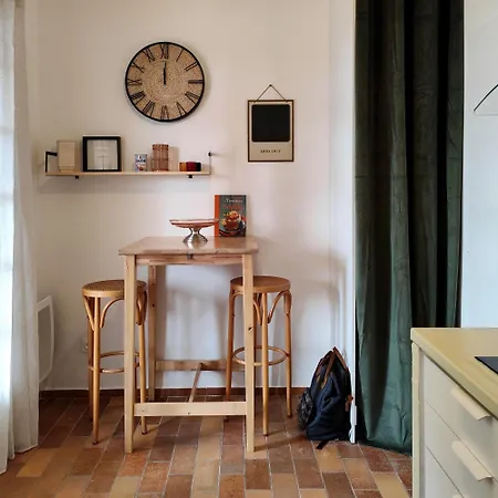 - La Rousse Apartment Suze-la-Rousse